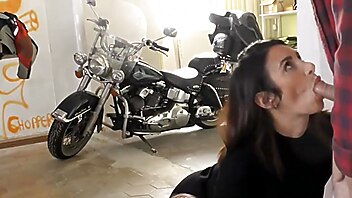 Wife orgasm bj, Blowjob in the garage, French orgasm amateur, French wife porn, Garage amateur couple